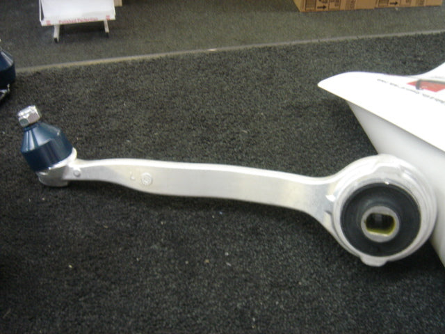 FOR C CLASS W203 S203 CDi  UPPER WISHBONE CONTROL ARM BALL JOINT  RH SIDE 