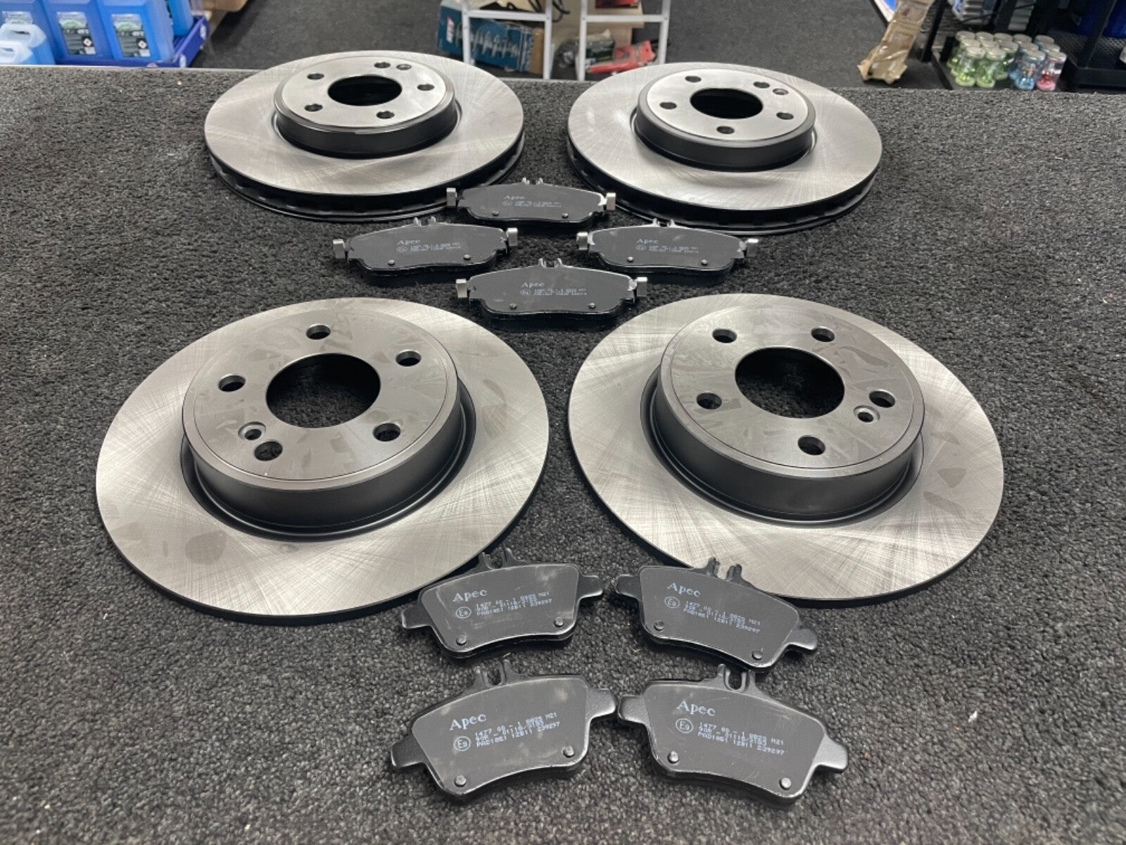BRAKE DISCS  PADS FRONT REAR FOR MERCEDES A160 A180 A200 2012 ON 