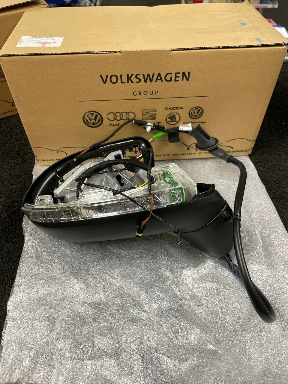FOR VW ARTEON CC OS RH DRIVER DOOR MIRROR NEW GENUINE 3G8857508D F