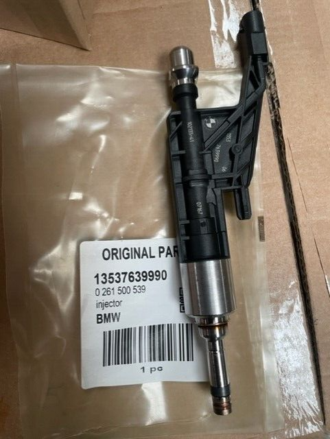 PETROL  FUEL INJECTOR 0261500541 BMW FUEL INJECTOR 13537639990 13538625396