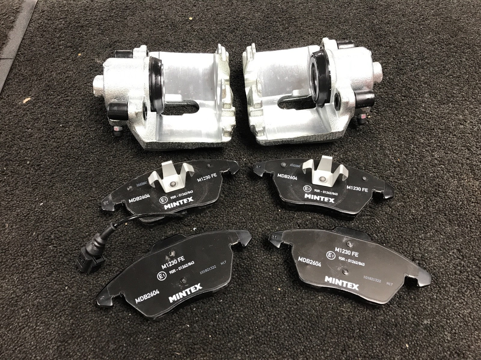 2FRONT BRAKE CALIPER SLIDE PINS + BRAKE PADS A3 ALTEA LEON CORDOBA IBIZA