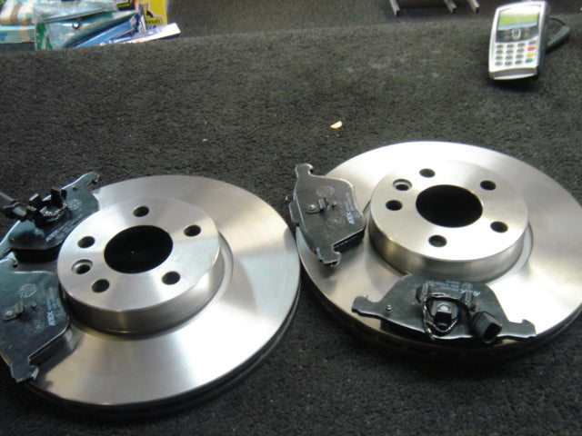 VW PASSAT B6 FSI TDI PASSAT CC 2005 ON FRONT BRAKE DISCS BRAKE PADS 