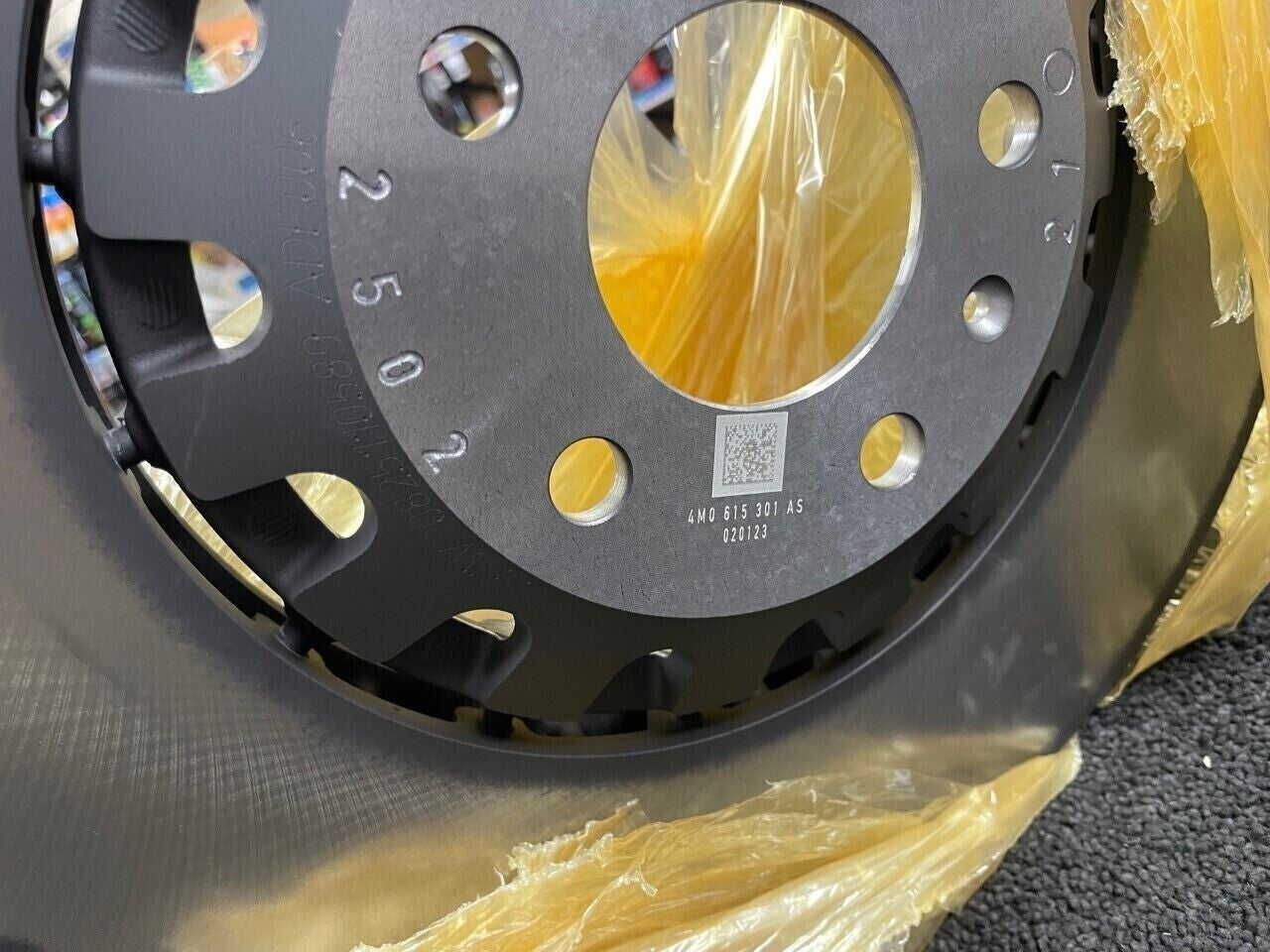 AUDI Q7 4M FRONT BRAKE DISC PAIR 4M0615301AS GENUINE AUDI