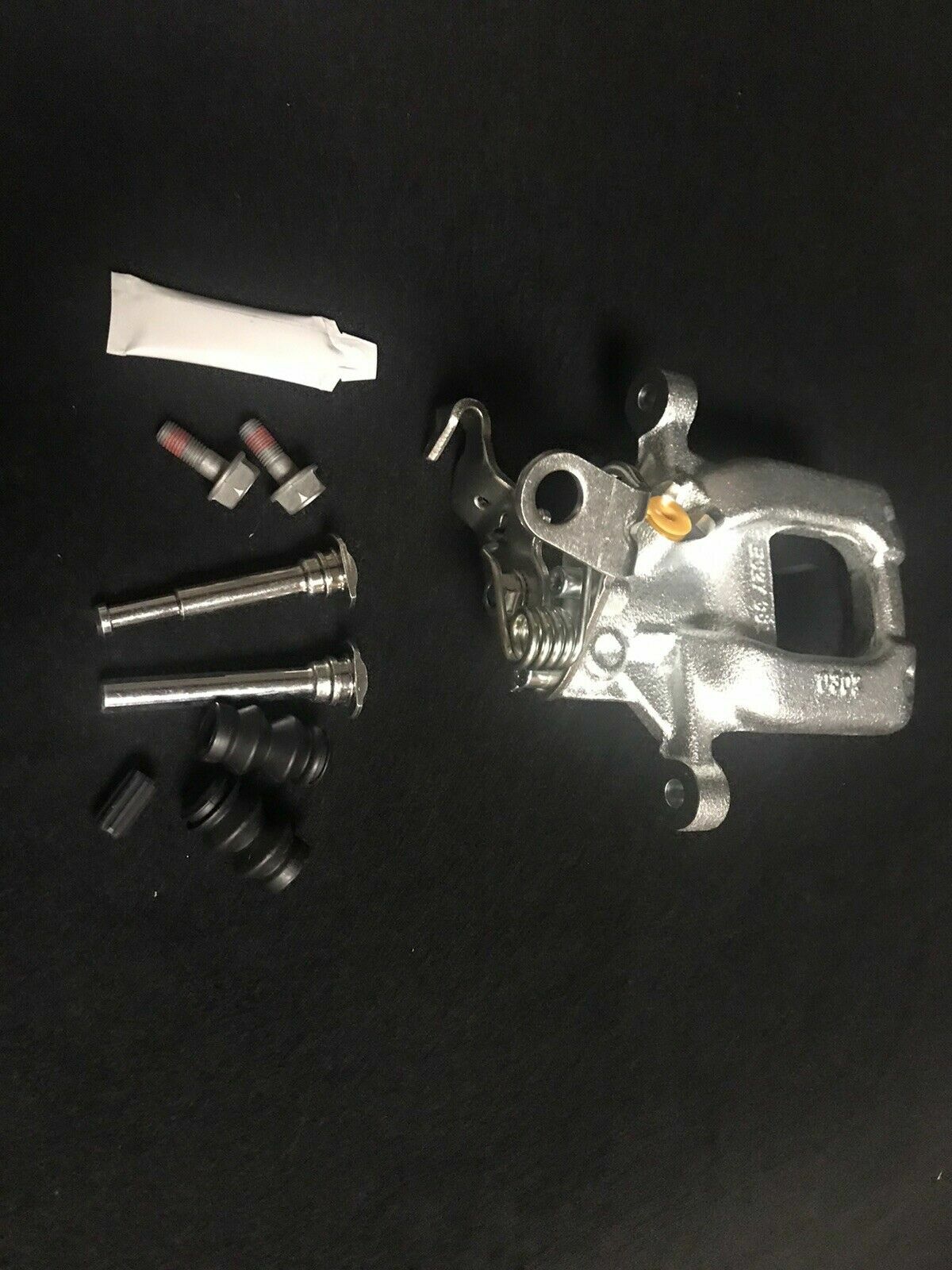 2 REAR BRAKE CALIPERS FOR  AUDI A3 8P TDI TFSi 2008-2013 BOSCH SYSTEM 272MM DISC