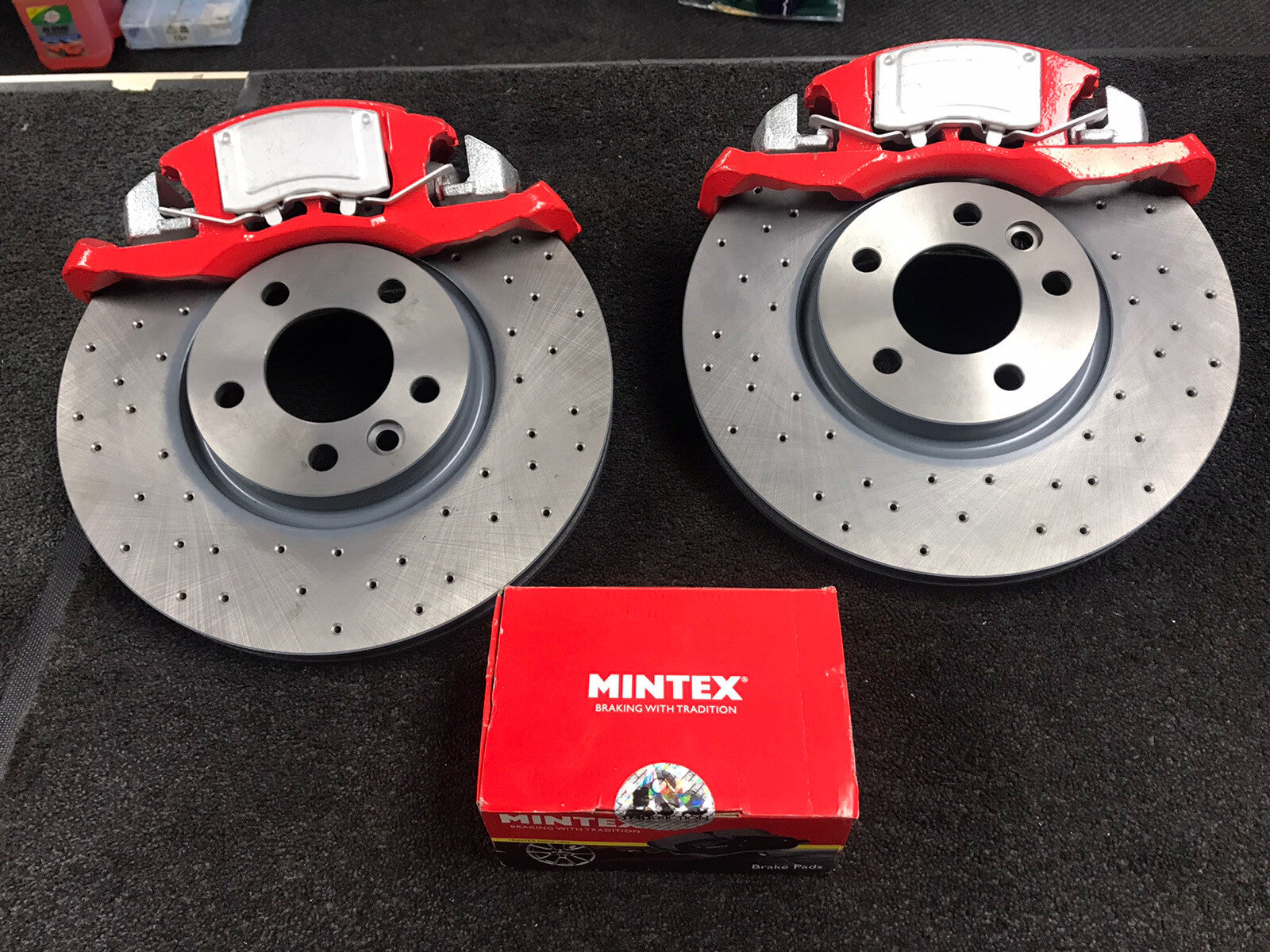 VW TRANSPORTER PERFORMANCE DRILLED BRAKE DISC CALIPER KIT 340mm RED
