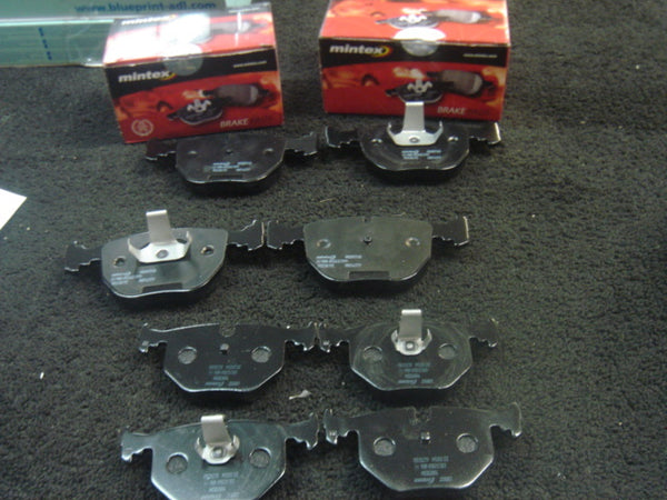 BMW X3 2.0D X DRIVE 3.0D 2.5i Si E83 MINTEX DISCS BRAKE PADS FRONT REAR 