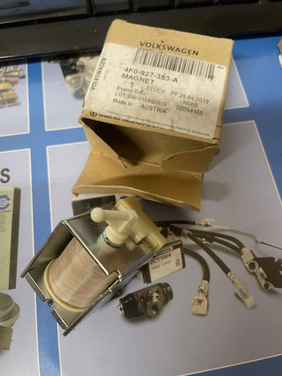 A6 C6 AUDI A6 Q7 VW TOUAREG Shift Interlock Solenoid Electromagnet 4F0927353A