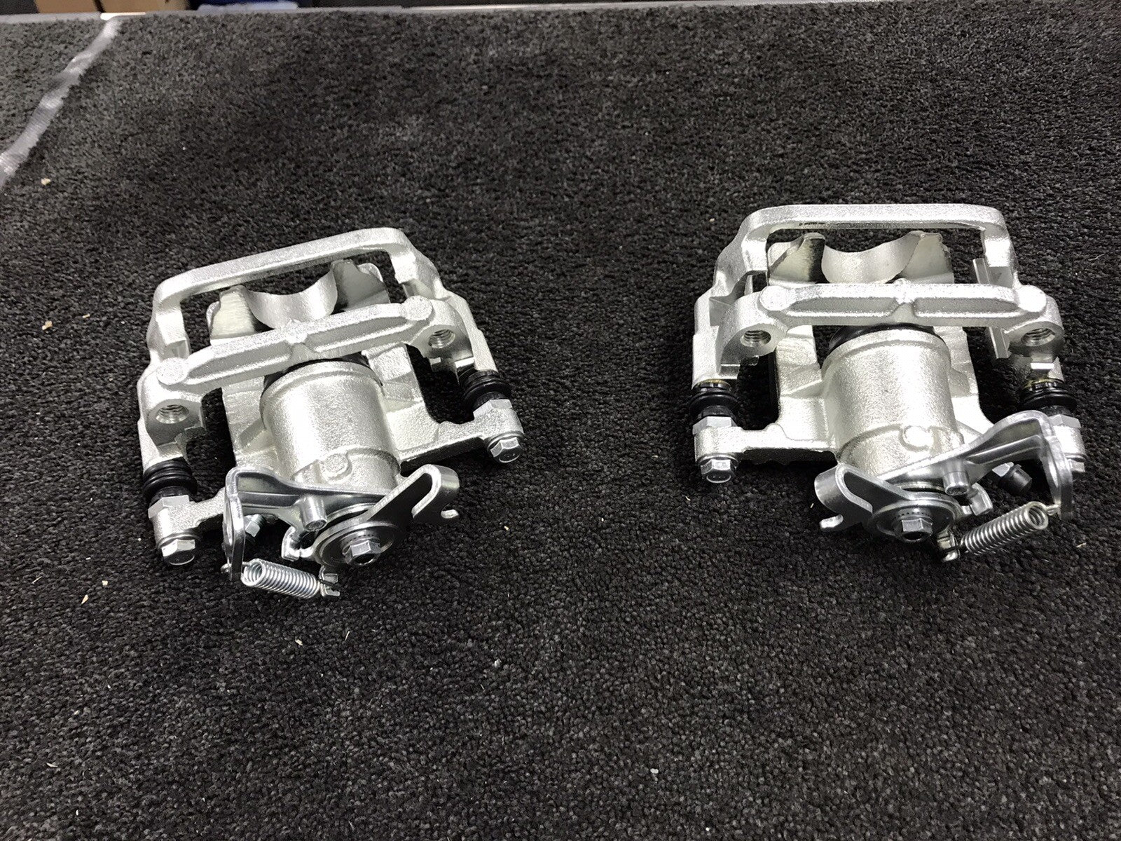 VAUXHALL ASTRA J 2009-2015 2 REAR BRAKE CALIPER COMPLETE BRACKETS SOLID DISC