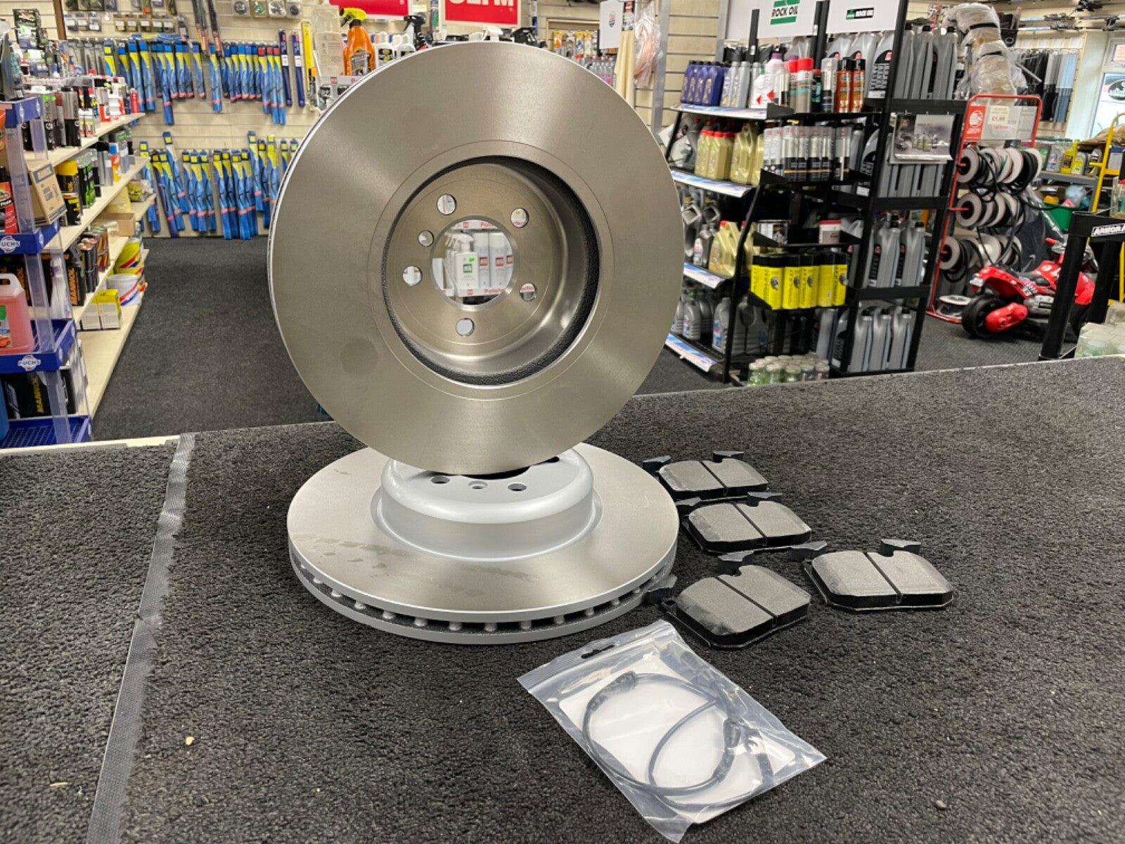 3 SERIES 320D XDRIVE M SPORT (MK7 (G20)) BRAKE DISCS WITH BRAKE PADS FRONT