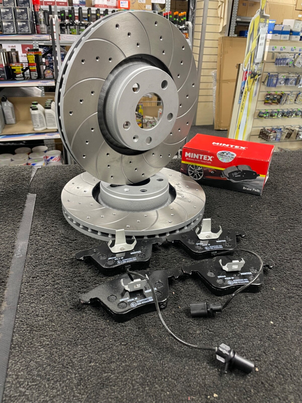 FOR A8 TDI QUATTRO (MK2 (4E) (D3))  FRONT BRACK DISCS DRILLED GROOVED WITH PADS