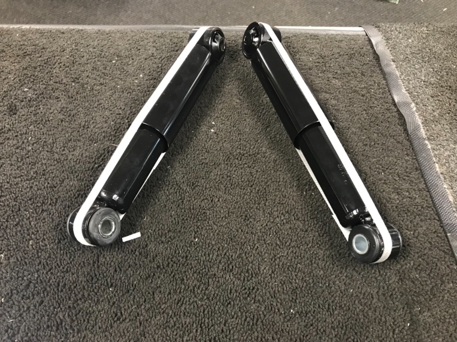 VAUXHALL ASTRA G MK4 HATCH COUPE CONVERTIBLE 1998-04 2 REAR GAS SHOCK ABSORBERS