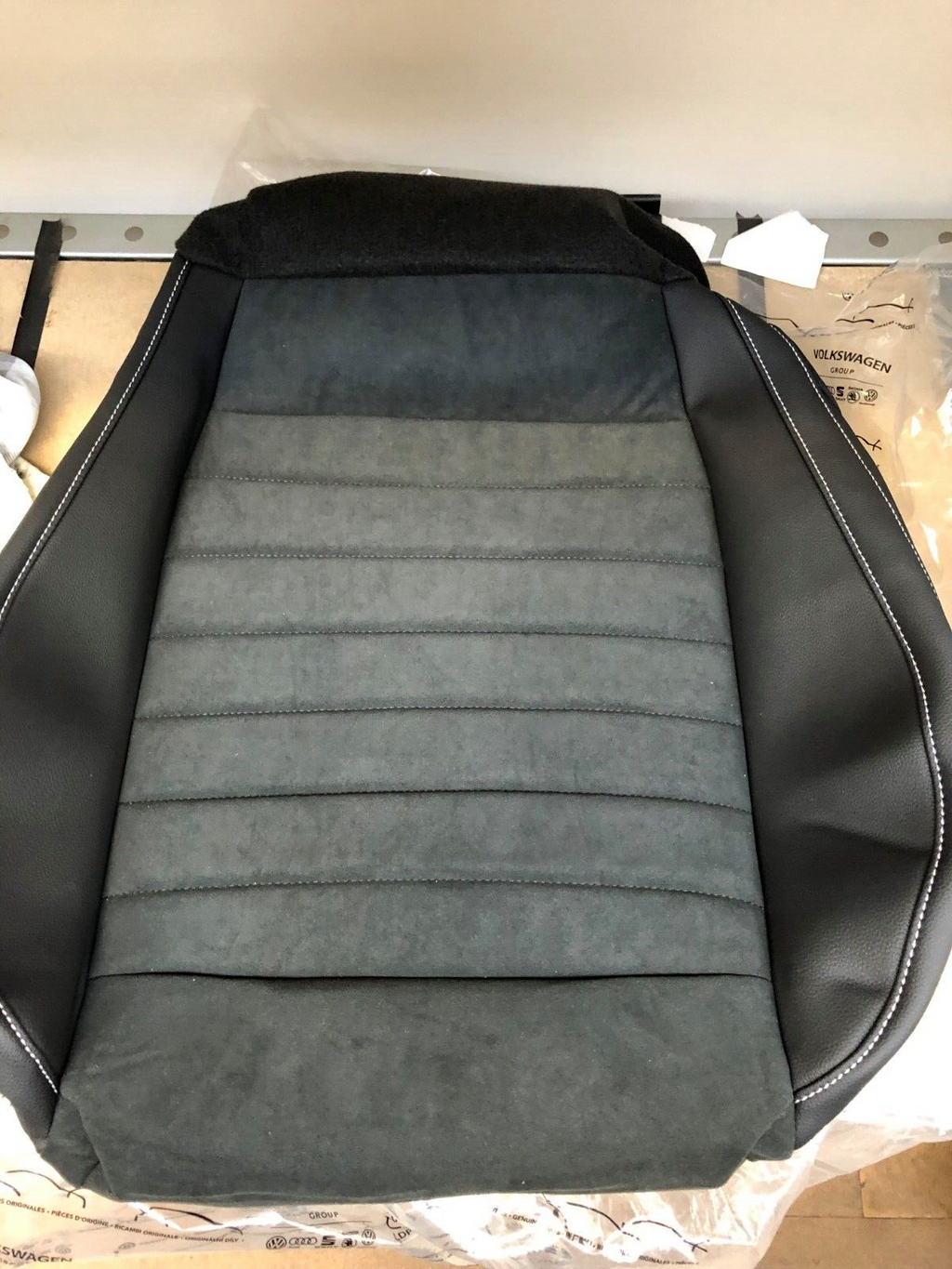 FRONT PASSENGER  SEAT BASE COVER FOR ARONA 2018ON  6F9881405JTNB  GENUINE NEW