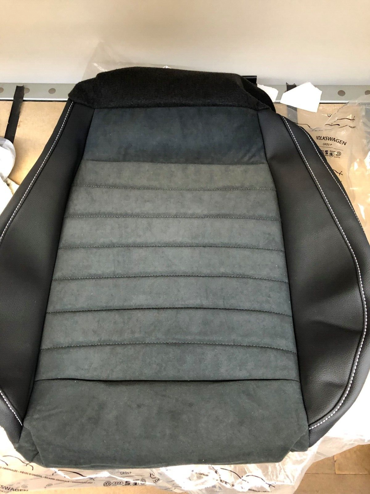 FRONT PASSENGER  SEAT BASE COVER FOR ARONA 2018ON  6F9881405JTNB  GENUINE NEW