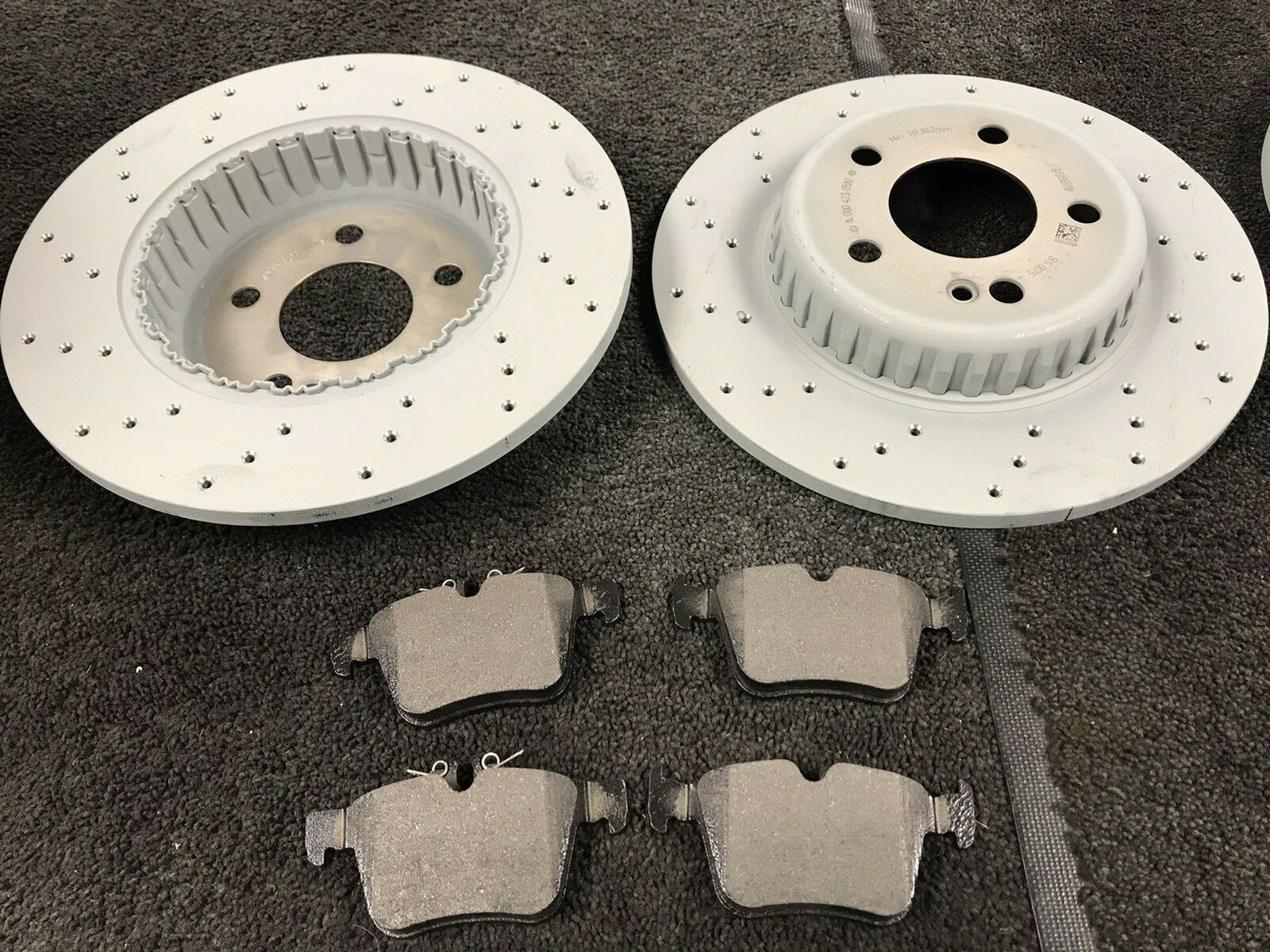 FOR MERCEDES C220d BlueTEC W205 BRAKE DISC CROSS DRILLED BRAKE PAD FRONT REAR