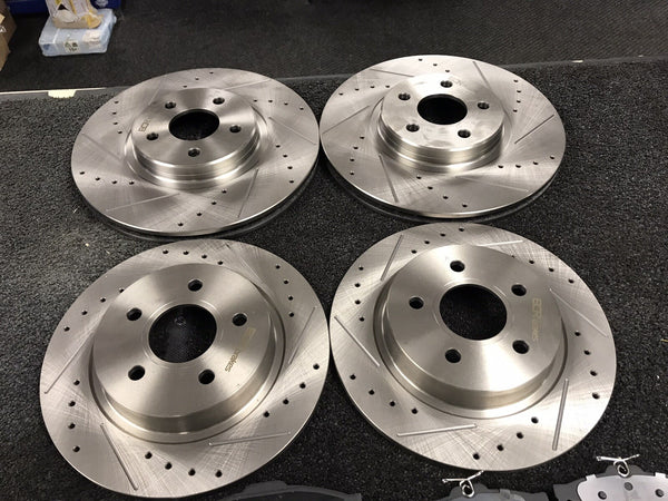 FORD VOLVO  CONNECT TDCi BRAKE DISC CROSS DRILLED GROOVED FRONT REAR BRAKE PADS