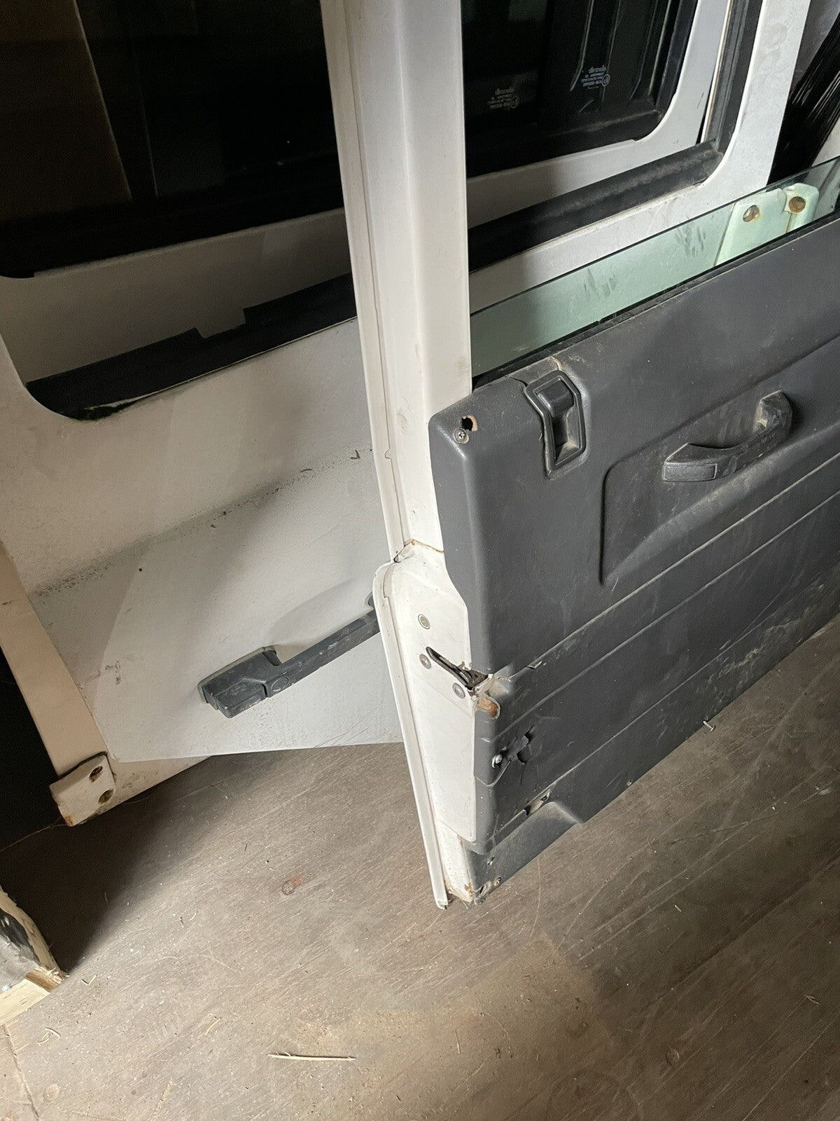 DEFENDER 90 110 TDI PASSENGER SIDE FRONT DOOR COMPLETE DOOR CARD GLASS