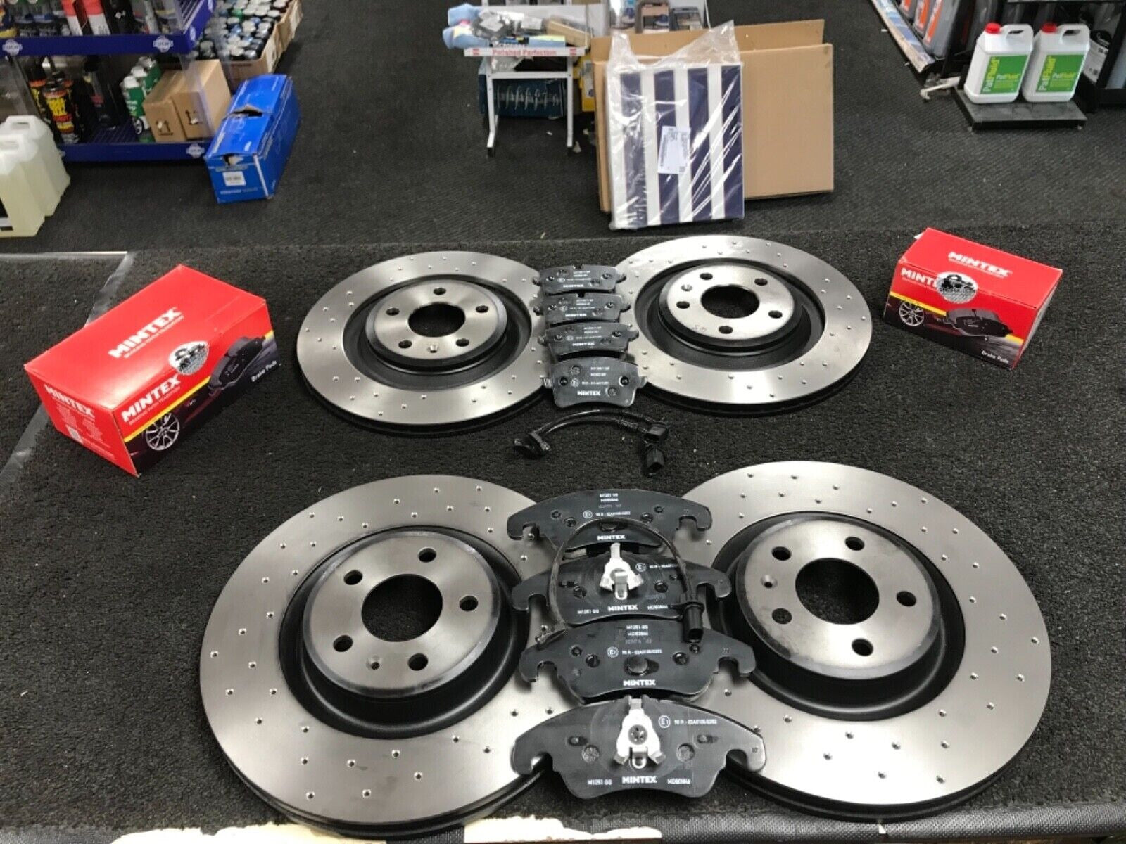 AUDI A7 3.0Bi-TDi QUATTRO SPORT CROSS DRILLED BRAKE DISCS MINTEX BRAKE PADS