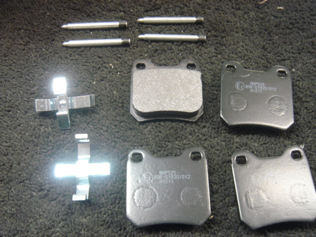 VAUXHALL CALIBRA  ALL MODELS REAR BRAKE PADS FITTING KIT 