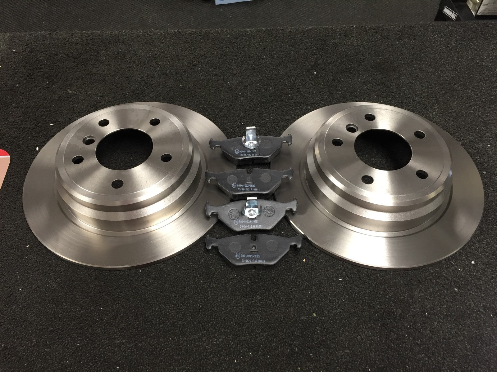 BMW E39 525 520 523 1996-2003 REAR BRAKE DISCS BRAAKE PADS  REAR 
