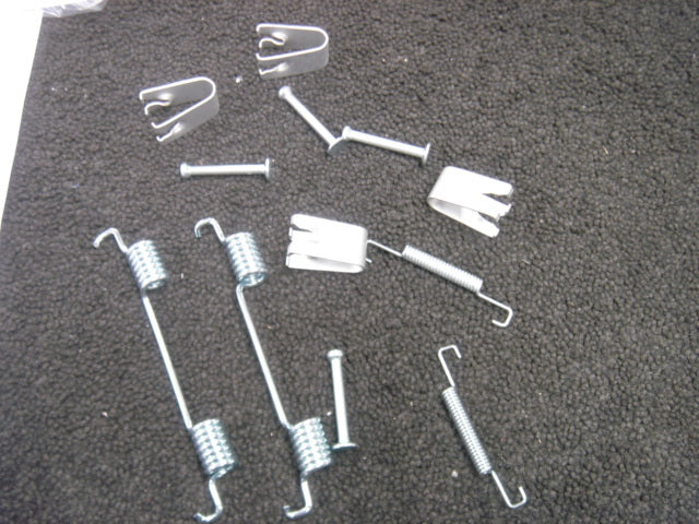 LANDROVER DISCOVERY 3 TDV6 HSE RANGE ROVER SPORT REAR HANDBRAKE SHOE FITTING KIT