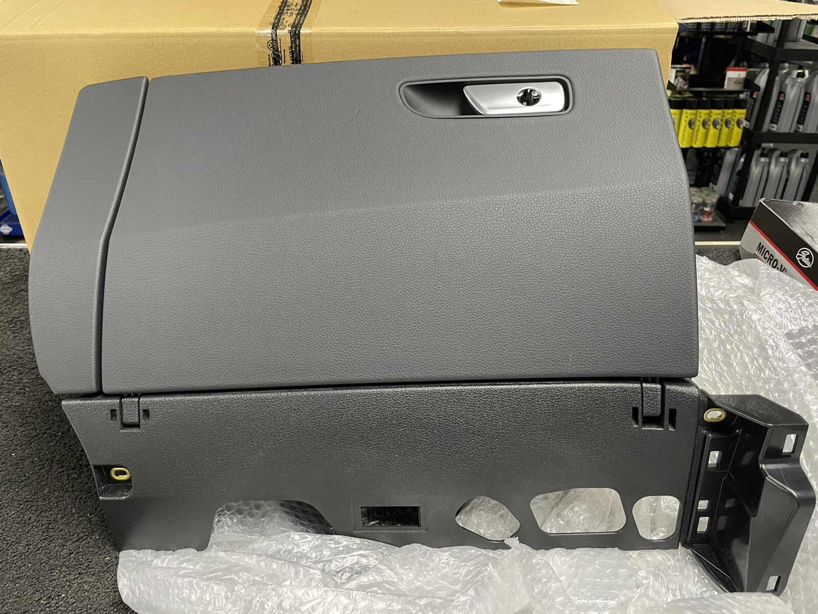 AUDI Q7 TDi FSi QUATTRO 2016 ON GENUINE GLOVE BOX LID SOUL BLACK 4M285703524A