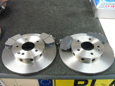FOR MERCEDES C180 C200 C250 BRAKE DISC & PADS FRONT SOLID