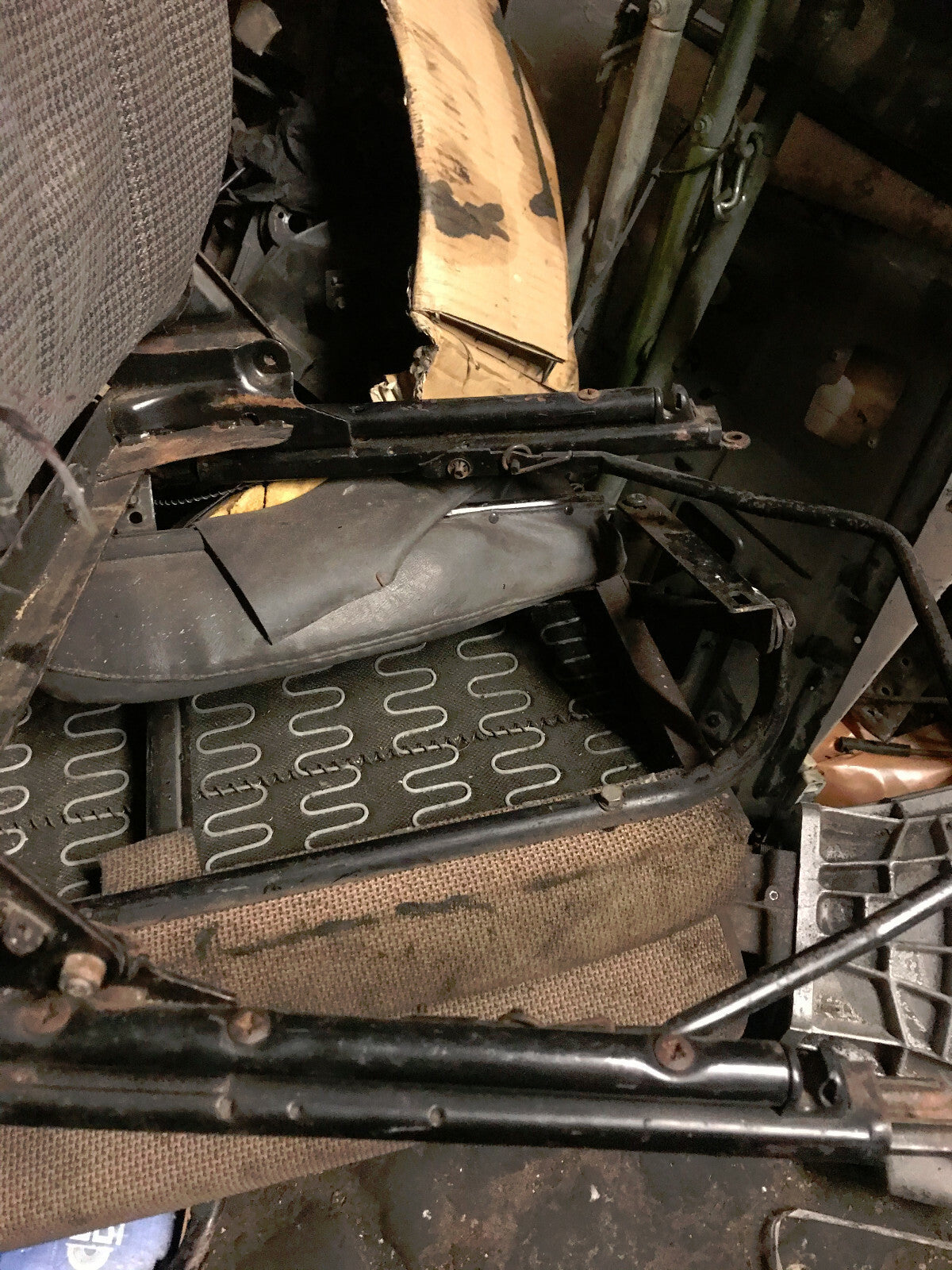 CLASSIC LANDROVER DEFENDER 90 110 FRONT SEAT WITH RUNNERR USED