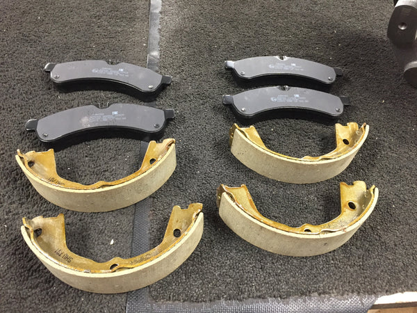 FOR IVECO DAILY 70C17 60C17 TWIN WHEELER REAR BRAKE PADS HANDBRAKE SHOES