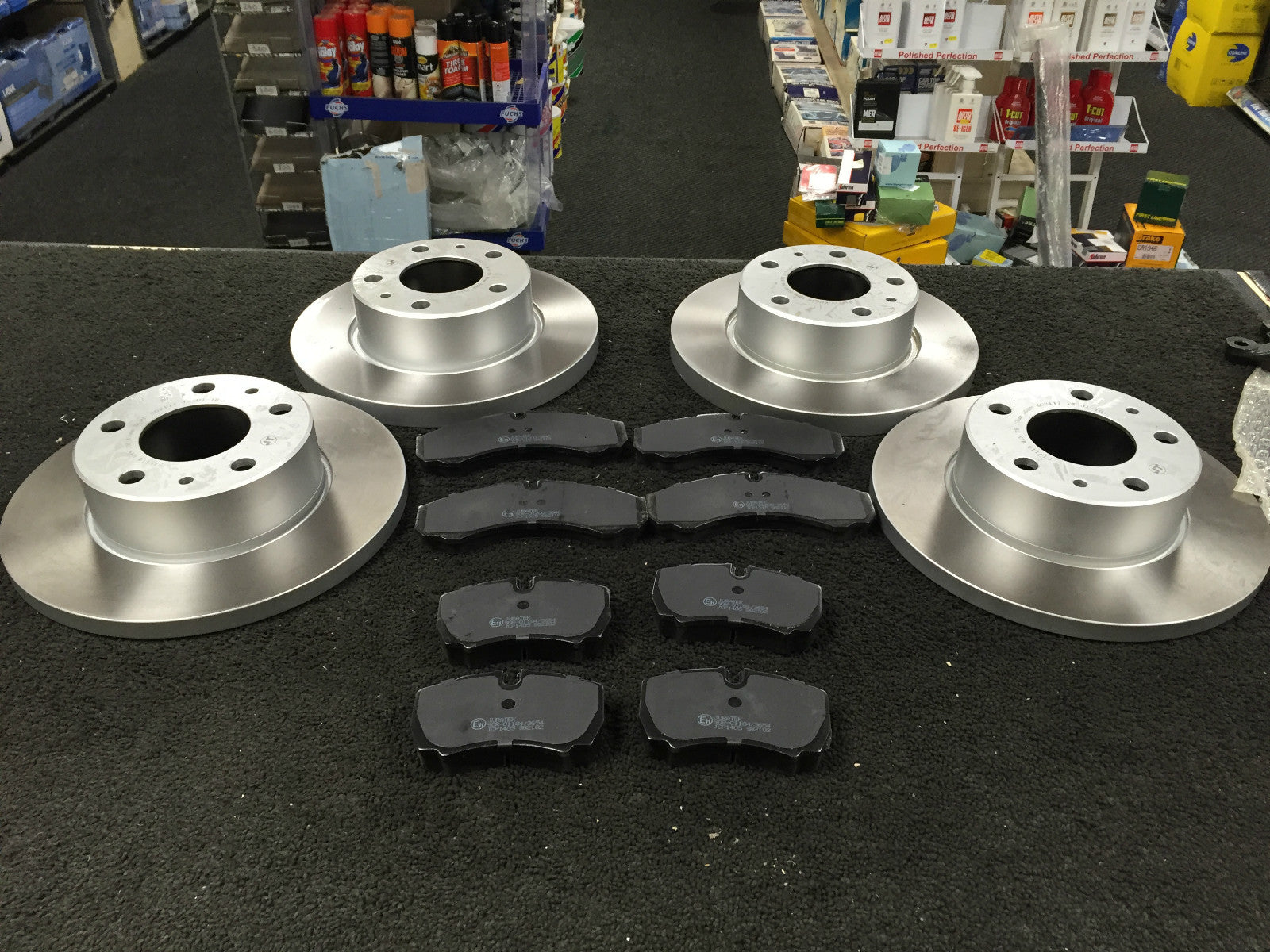 FIT FOR IVECO DAILY 35C11 2009-12 BRAKE DISC BRAKE PADS FRONT REAR TWIN WHEELER