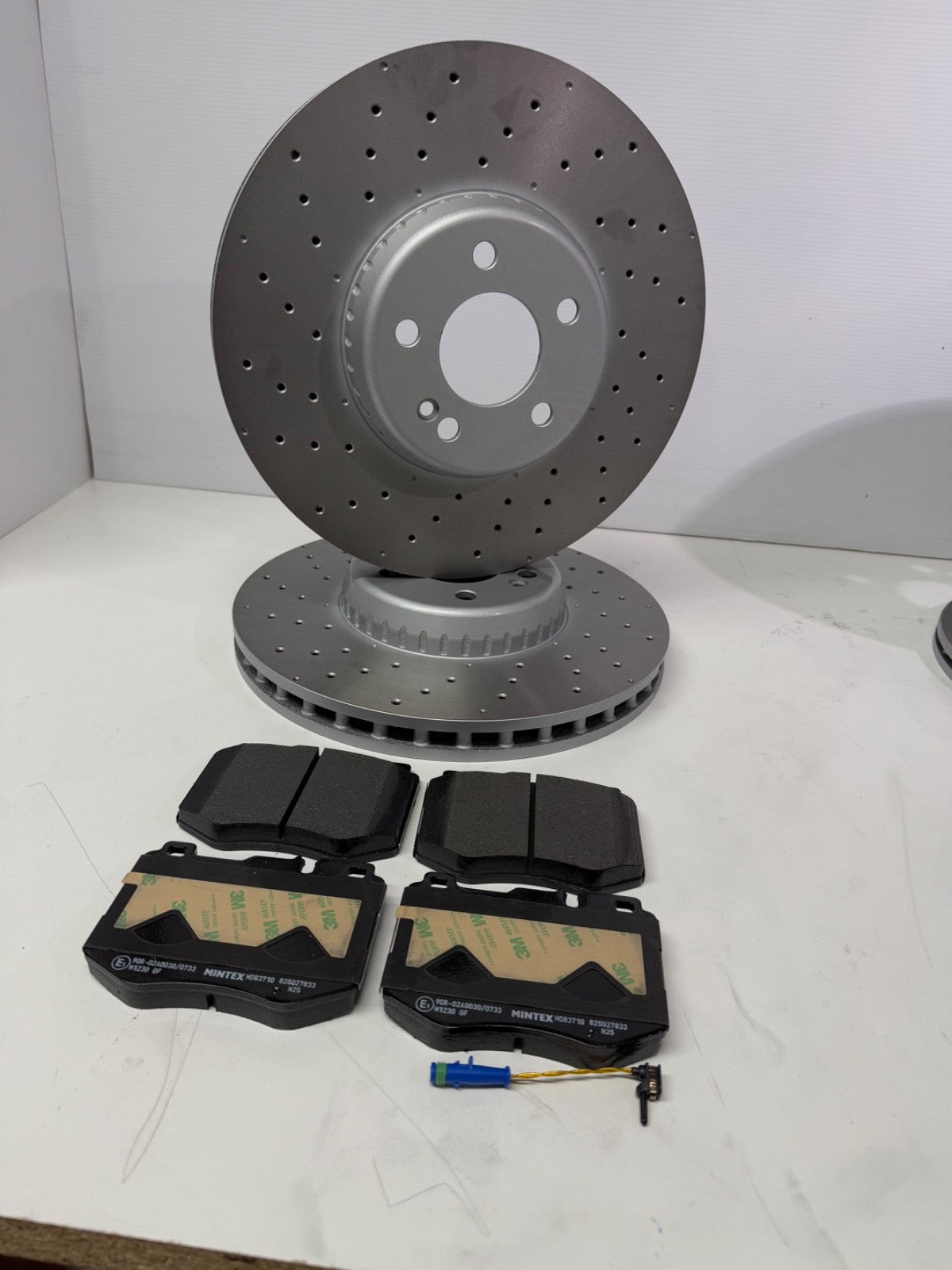 FOR C-CLASS C350 E SPORT PREMIUM (MK4 (W205))  FRONT REAR DRILLED DISCS AND PADS