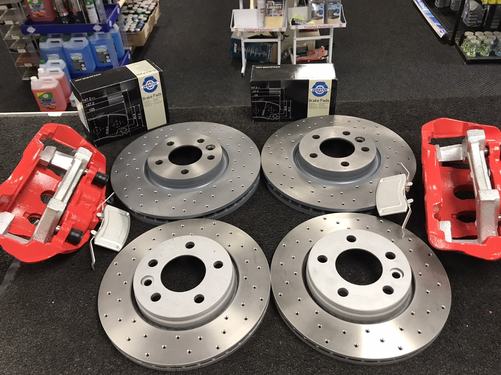 VW TRANSPORTER PERFORMANCE CROSS DRILLED BRAKE DISC BRAKE DISC PAD CALIPER RED