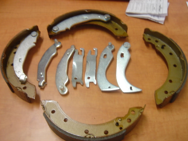 CITROEN SAXO PEUGEOT 106 REAR BRAKE SHOES WITH ADJUSTERS 4 STUD WHEELS