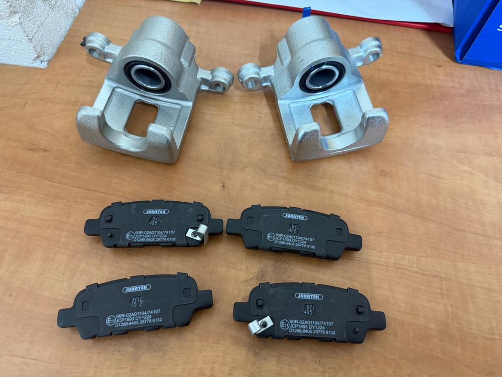 2 NEW REAR BRAKE CALIPER BRAKE PAD FOR NISSAN JUKE DIG-T NISMO RS DCi