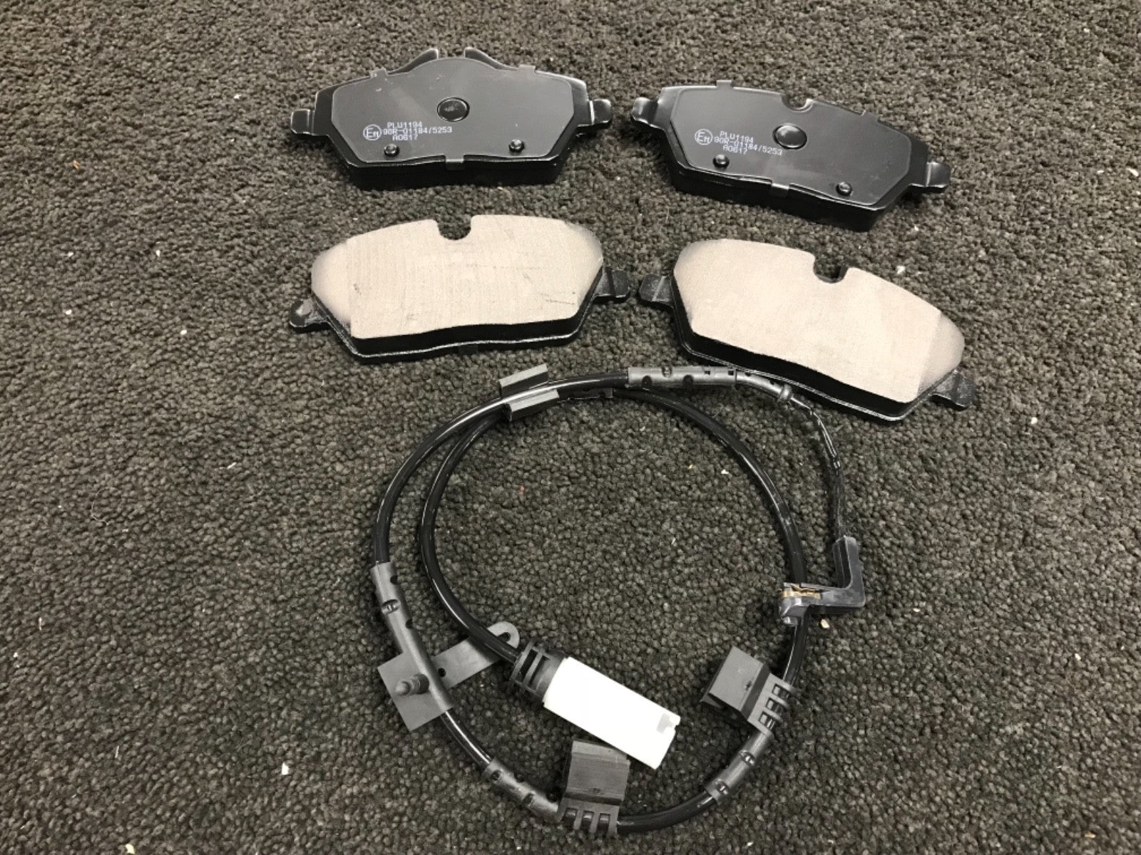 MINI R56 HATCH COOPER 1.6 FRONT & REAR BRAKE DISC PADS WIRE SENSOR LEAD 