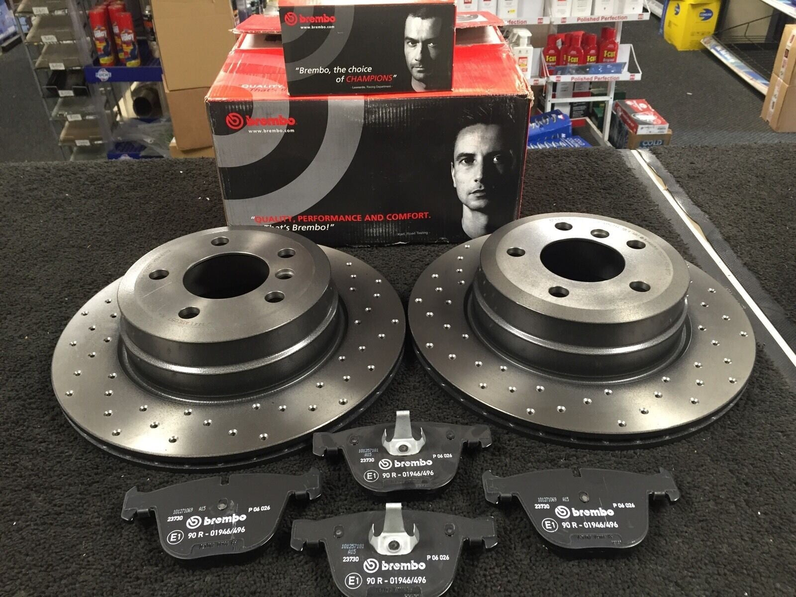 BMW X5 Xdrive 30D MSPORT BRAKE DISC BREMBO CROSS DRILLED BRAKE PADS FRONT 332MM