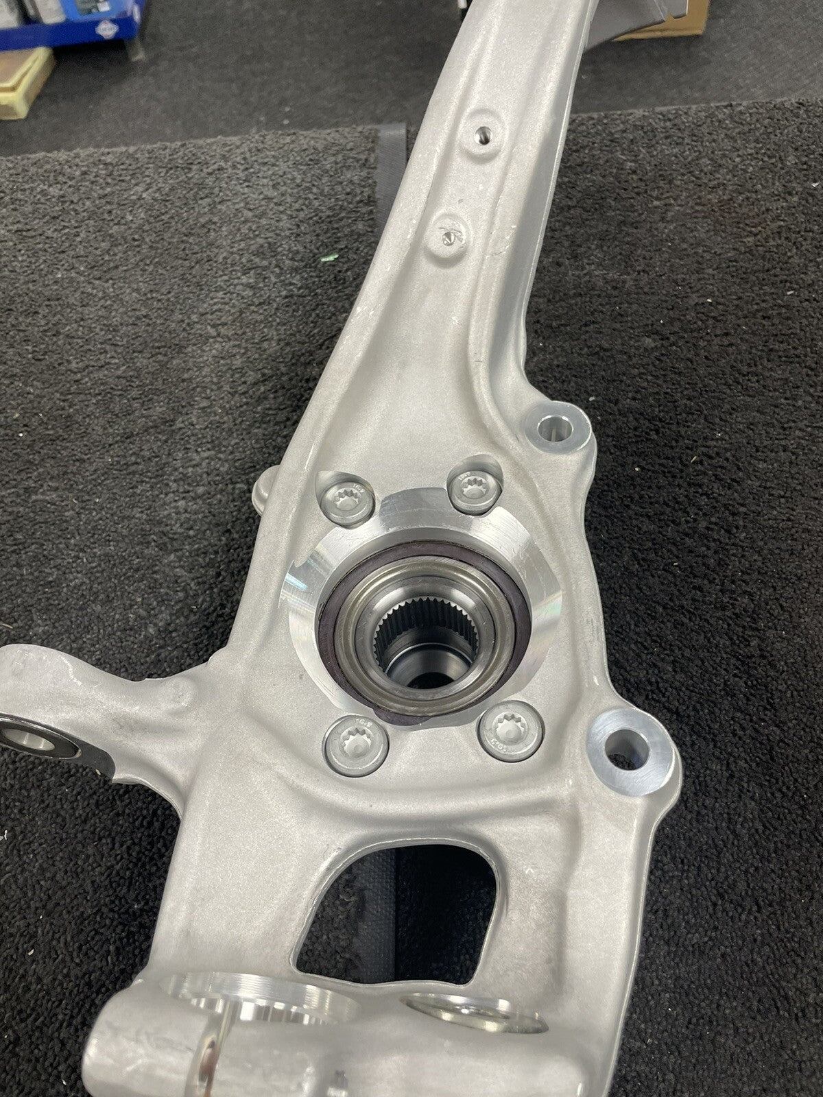 AUDI ALLROAD A4 A5 A6 A7 Q5 FRONT LH NS STEERING STUB KNUCKLE HUB BEARING