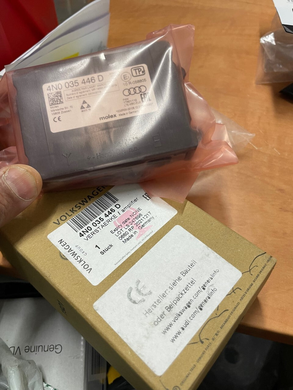 AUDI A3 RS3 2017-21 AREAL BOOSTER 2 WAY MOBILE SIGNAL BOOSTER 4N0035446D GENUINE