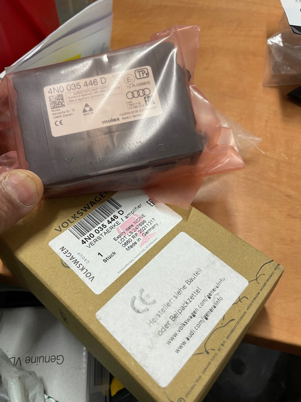 AUDI A3 RS3 2017-21 AREAL BOOSTER 2 WAY MOBILE SIGNAL BOOSTER 4N0035446D GENUINE