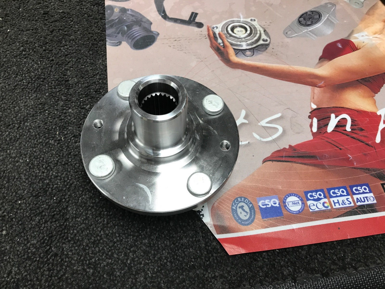 FOR KIA RIO 2000-2005 FRONT WHEEL HUB LEFT OR RIGHT HAND SIDE 