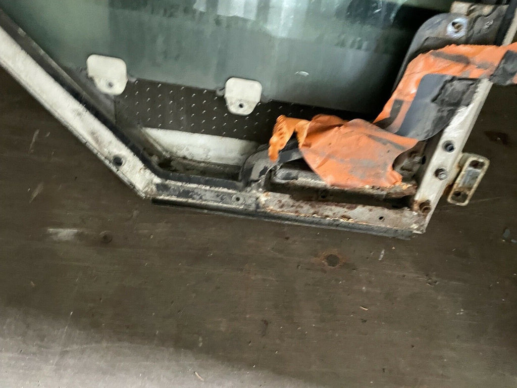 SECOND ROW DOOR LH PASSENGER SIDE DOOR LAND ROVER DEFENDER 110 TDI CSW WHITE