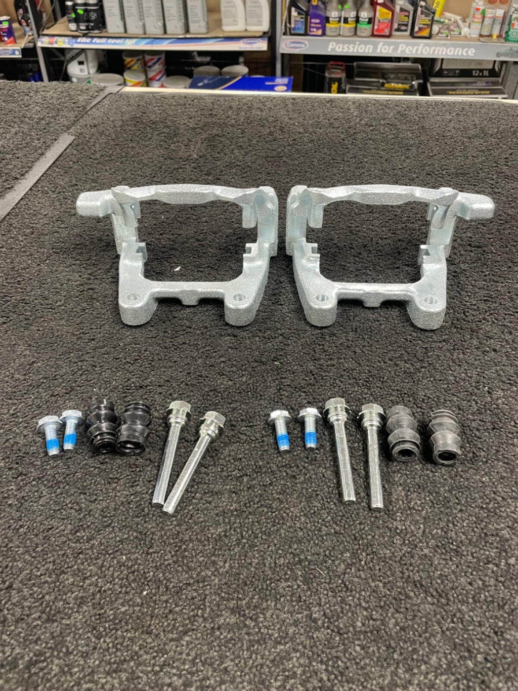 AUDI TT MK2 8J REAR VENTED BRAKE DISC CALIPER BRACKETS FOR 310 X22MM