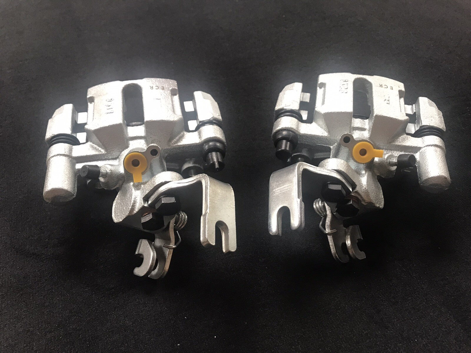 2 REAR BRAKE CALIPER COMPLETE  BRACKET MAZDA MX-5 MX5 EUNOS iMPORT 1993-05 251MM
