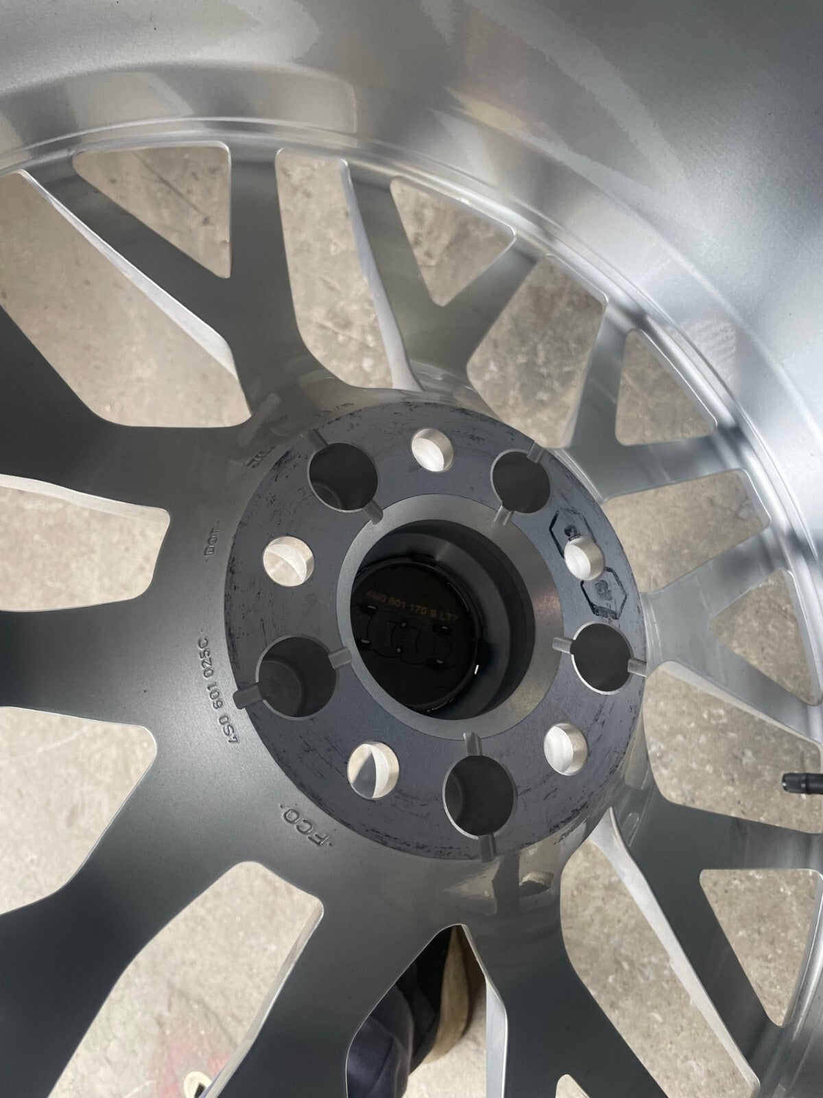 R8 4S 20" FRONT DIAMOND CUT ALLOY WHEEL RIM +PIRELLI 305 30 ZR20 4S0601025C NEW