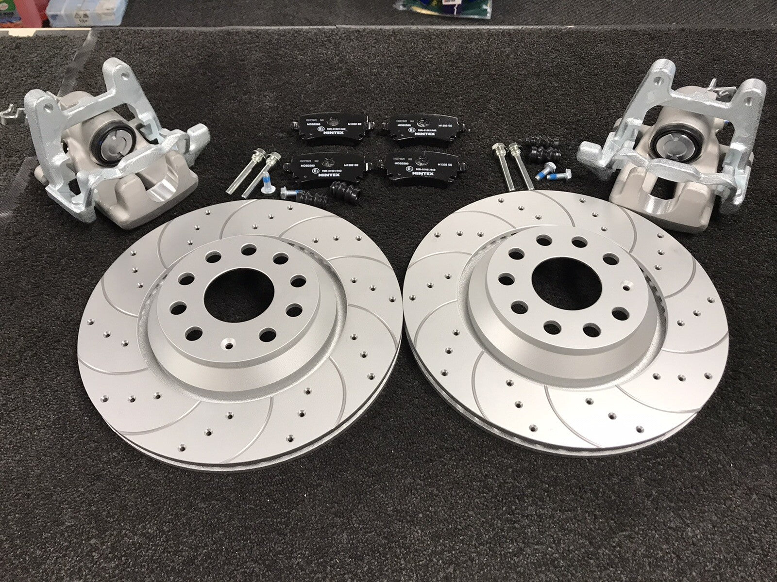 GOLF TIGUAN SCIROCCO REAR VENTED BRAKE DISC CALIPER CONVERSION  KIT310X22MM
