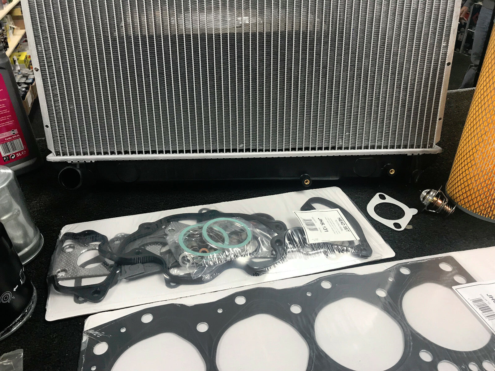 FOR HIACE  2.4D 2L 2LT HEAD GASKET SET BOLTS RADIATOR OIL FITLER SERVICE KIT 