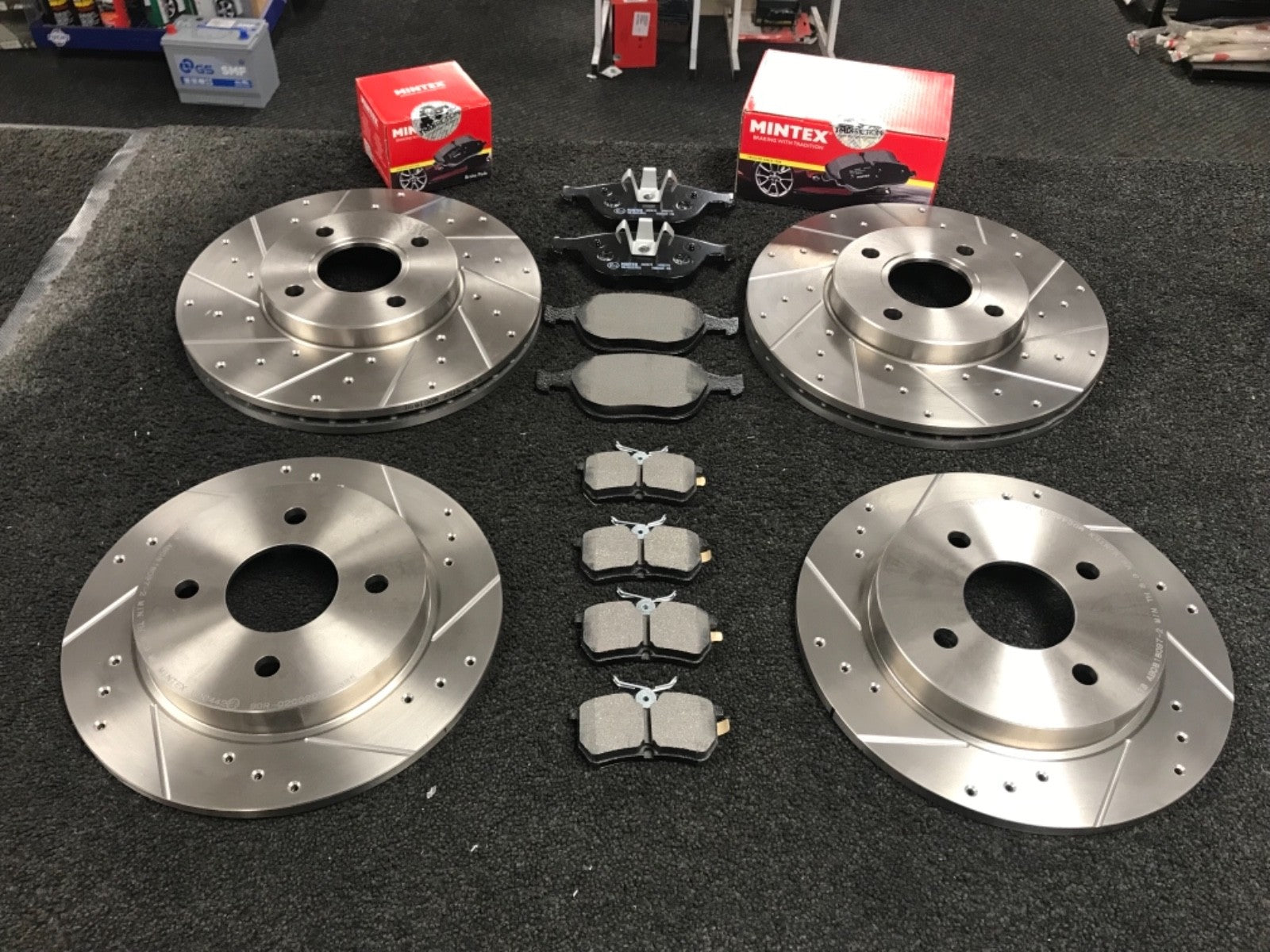 FOR FORD FIESTA MK6 ST150 CROSS DRILLED GROOVED BRAKE DISCS MINTEX PADS  