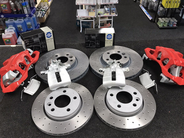 VW TRANSPORTER PERFORMANCE CROSS DRILLED BRAKE DISC BRAKE DISC PAD CALIPER RED