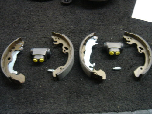 SMART FORTWO ROADSTER BRAKE SHOES 2 BRAKE CYLINDERS