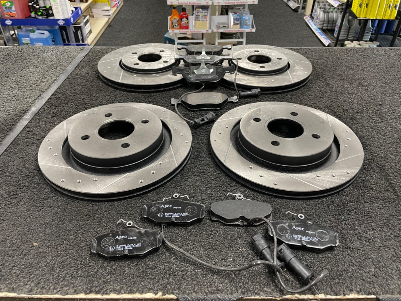 FORD SIERRA COSWORTH RS 4X4 BRAKE DISC GROOVED BRAKE DISCS AND PADS  FRONT REAR