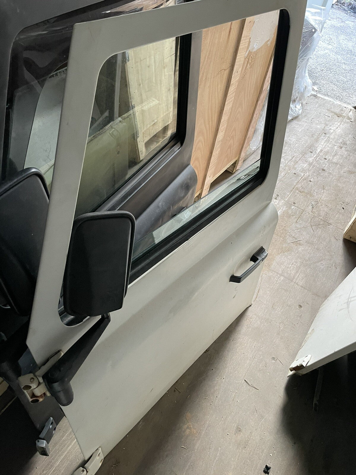 DEFENDER 90 110 TDI PASSENGER SIDE FRONT DOOR COMPLETE DOOR CARD GLASS